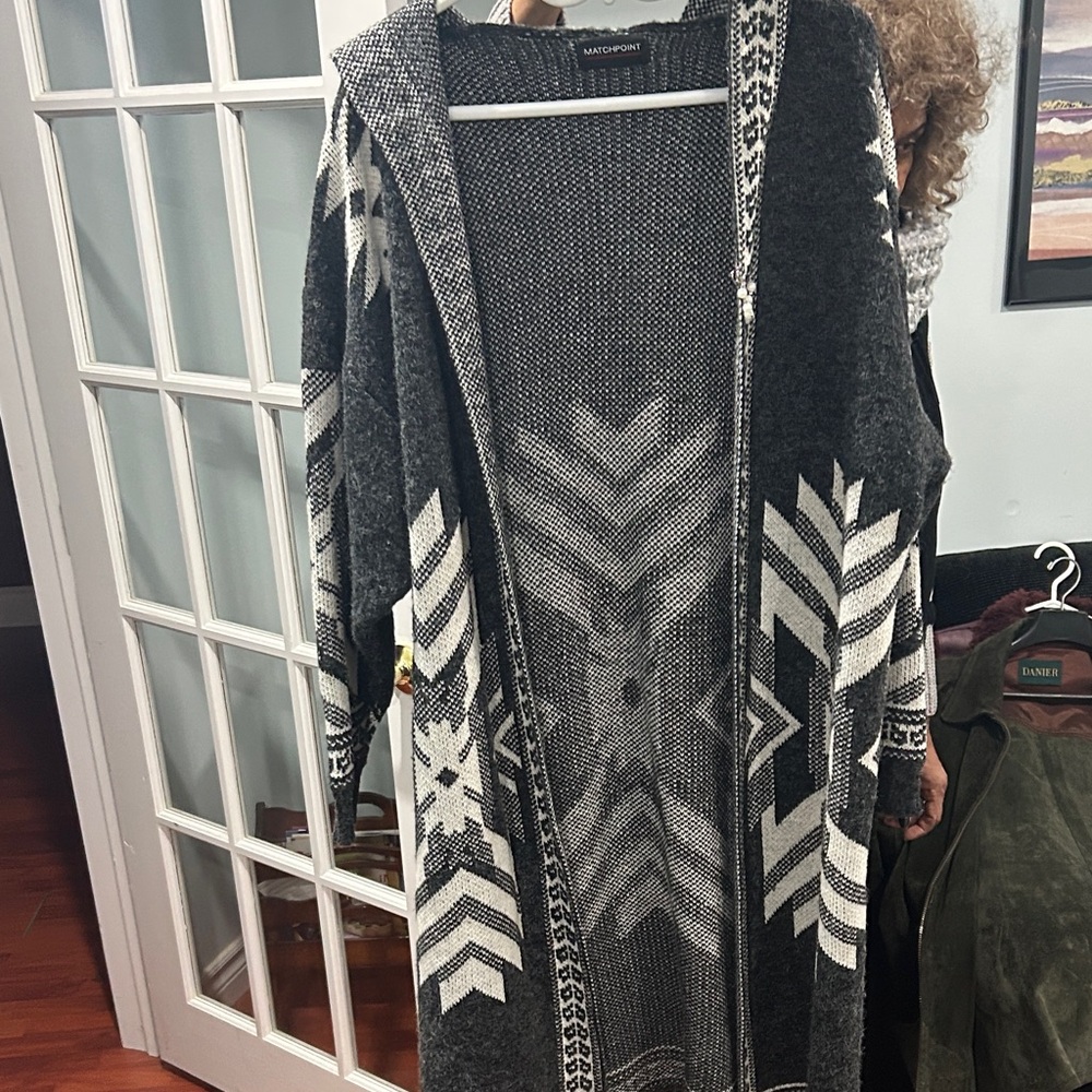 Monoreno Charcoal and Ivory Geometric Cardigan